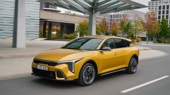 Takovou cenu čekal málokdo. Octavia dostává silnou konkurenci, Kia K4 nahrazuje Ceed