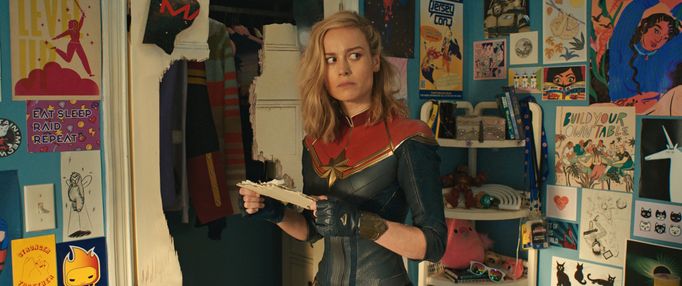 Brie Larson jako Captain Marvel.