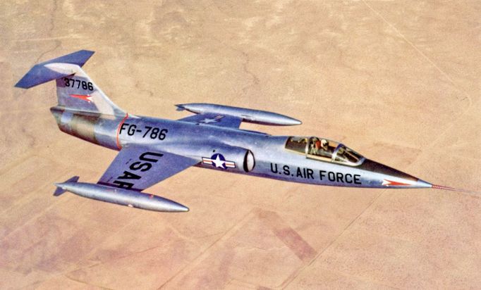 První ze dvou prototypů letounů XF-104 Starfighter. Snímek z roku 1957