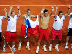 Čeští tenisté v Chorvatsku slaví postup do finále Davis Cupu.