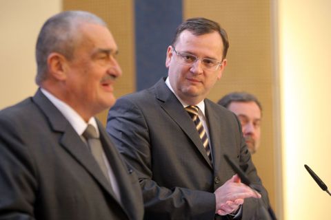 Předsedové stran se na podobě finanční ústavy neshodli