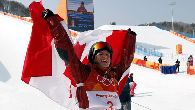 Kanadská akrobatická lyžařka Cassie Sharpeová slaví zlato na U-rampě na ZOH 2018