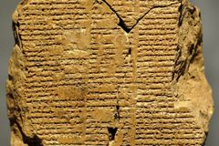 V USA zkoumají vzácnou tabulku s Eposem o Gilgamešovi, možná byla kradená