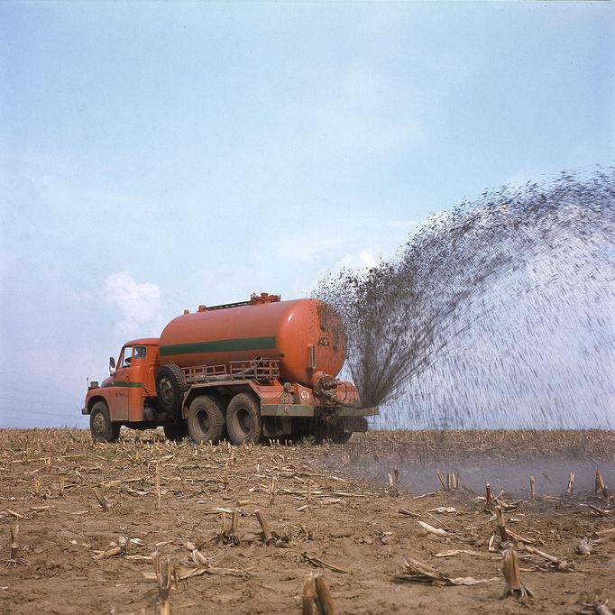 Foto Jan Regal: Agrokombinát Slušovice, 80. léta.