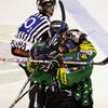 59:59 - Marek Malenovský (HC Energie Karlovy Vary) trefil přes celé hřiště odkrytou bránu hostů.