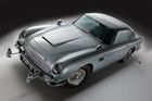 Aston Martin DB5 se objevil poprvé v bondovce Goldfinger v roce 1964 a poté ještě několikrát.