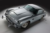 Aston Martin DB5 se objevil poprvé v bondovce Goldfinger v roce 1964 a poté ještě několikrát.