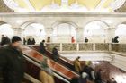 Komsomolskaja patří mezi nejhonosněji vyzdobené stanice moskevského metra. Její stěny jsou obložené růžovým karským mramorem.