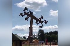 Zábavní park v Německu odstavil kolotoč Orlí let, připomínal hákové kříže