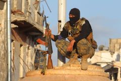 USA nemají dostatek zájemců o vojenský výcvik v Sýrii