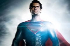 Recenze: (Ne)ukřižovaný Superman mýtus přebíjí výbuchy