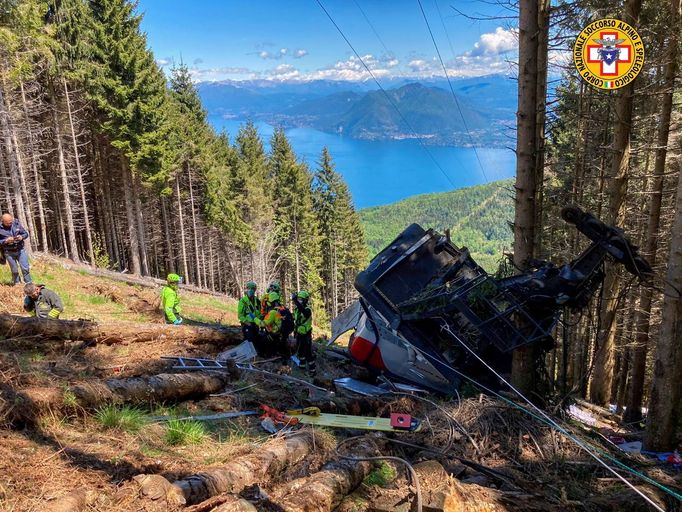 Lanovka spojuje letovisko Stresa u jezera Lago Maggiore a alpský vrchol Mottarone.