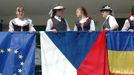 Vlajky EU vlajou v Rumunsku snad na každém domě a při každé příležitosti a to už několik let. Český folklórní festival v Rumunsku v roce 2003.