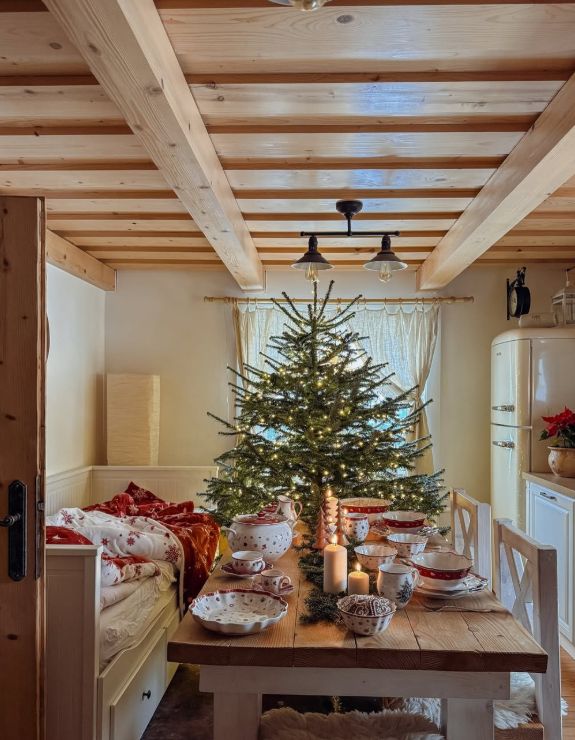 chalupa uprostřed lesa, les, chata, chalupa