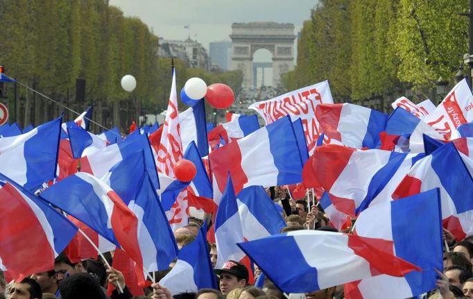 Supporters of France's President and UMP party candidate for the 2012 French presidential elections Sarkozy wave French flags at a political rally on the place de la Concorde in Paris