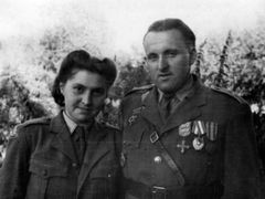 Válečná svatba s Marií Findejsovou - srpen 1944.
