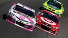 NASCAR 2014: Clint Bowyer (15), Kyle Larson (42) a Paul Menard (27)