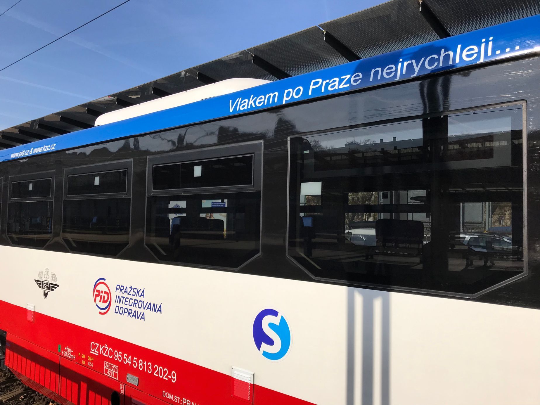 Mravenci na trati. Nové modernizované soupravy ze Slovenska - ŽOS Trnava