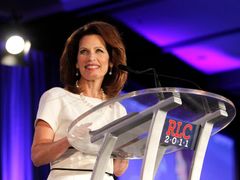 Bachmannová kvůli Perrymu v republikánských preferencích silně zaostává 