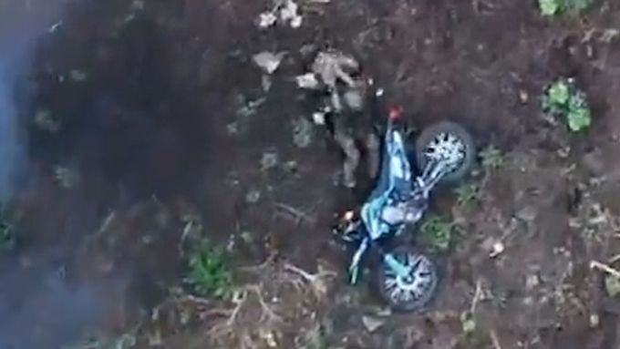 Rusové vyrážejí dobýt pozice u Pokrovska samostatně jeden po druhém. Ve vzduchu už na ně čeká přemíra ukrajinských dronů.