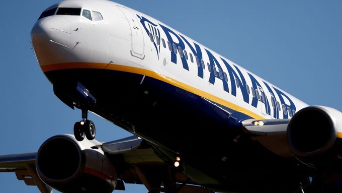 Letoun společnosti Ryanair, ilustrační foto.