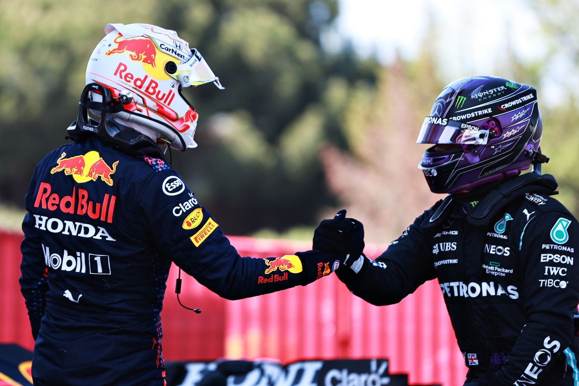 Piloti formule 1 Max Verstappen a Lewis Hamilton (2021)