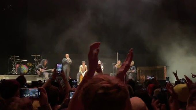 Twenty One Pilots a táboráková část jejich koncertu vloni v Mexiku.