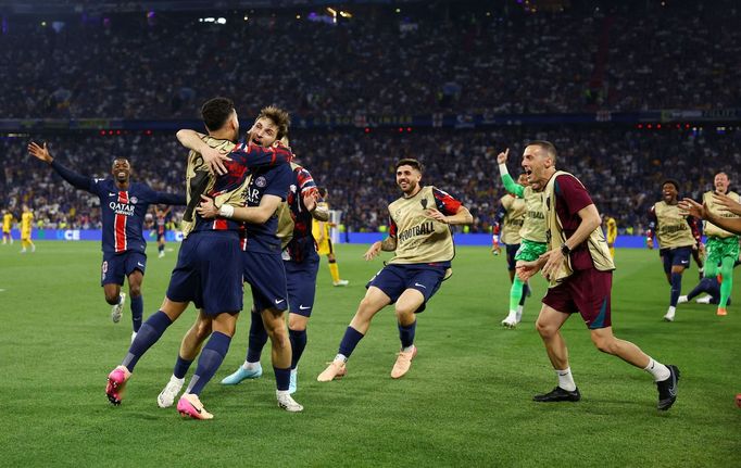 Je hotovo. Radost v podání fotbalistů PSG.