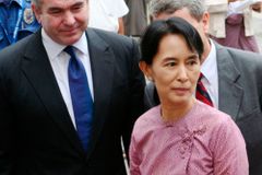 Barma na rozcestí: další delegace vyjednává s juntou