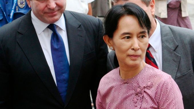 Aun Schan Su Ťij s americkým vyjednavačem Kurtem Campbellem