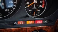 Jako jediný z Mercedesů třídy S měl vůz hydropneumatické pérování s nastavením světlé výšky podvozku.