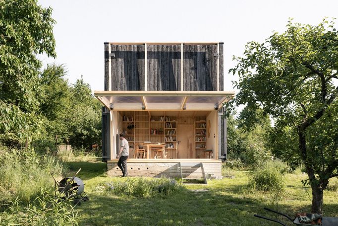 Čestné uznání a Cenu společnosti VELUX za práci s denním světlem získal Zahradní pavilon od Byró architekti.