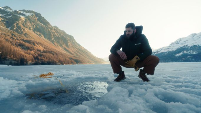 Jiří Procházka uplaval 30 metrů pod ledem