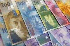 Švýcaři pokutují bankovní giganty z Evropy i Spojených států kvůli kartelům
