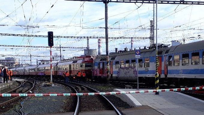 Na brněnském nádraží se srazily dva vlaky, 23 zraněných