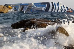 Costa Concordia bude vyproštěna nejpozději v září