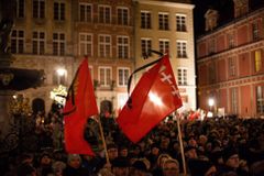 "Řeky negativních emocí." Polskem hýbe nenávist, která vyústila až ve vraždu politika