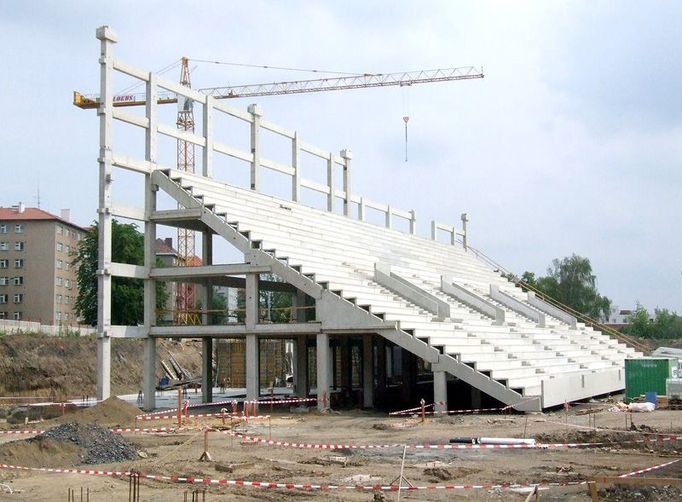 Stavba stadionu v Edenu: 2. června 2007.