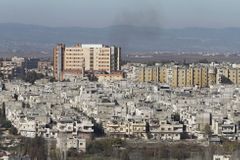 Homs opouštějí stovky povstalců, na evakuaci metropole syrské revoluce dohlíží OSN