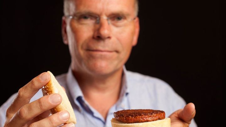 Z masa bude nová brokolice. Můj burger ze zkumavky koupíte za 10 dolarů, říká vědec