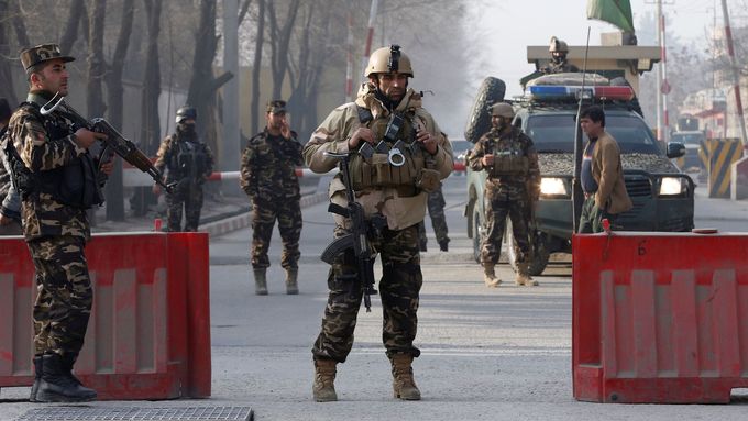 Sebevražedný atentátník zaútočil v blízkosti komplexu afghánských tajných služeb v Kábulu.