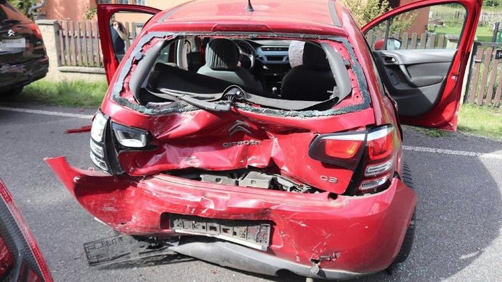 Žena se připoutala až po pokutě, o hodinu později jí pás zachránil život