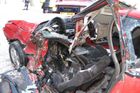 Po havárii tří aut u Hradce Králové je šest zraněných