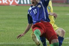 VIDEO Kazašský fotbalista si za faul už nikdy nezahraje