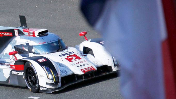 Andre Lotterer of Germany drives his Audi R18 e-tron Quattro number 2 during the Le Mans 24-hour sportscar race in Le Mans, central France June 15, 2014. The Audi R18 e-t