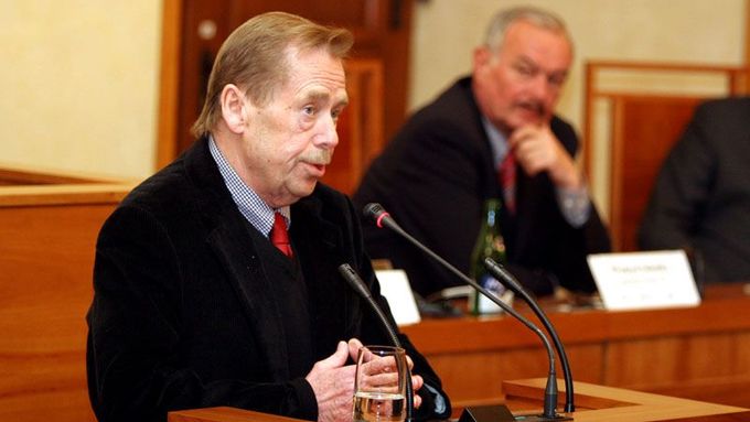 Bývalý český prezident Václav Havel je jedním z deseti signatářů dopisu.