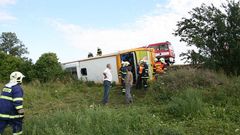 Převrácený autobus Student Agency u Lubence na Lounsku