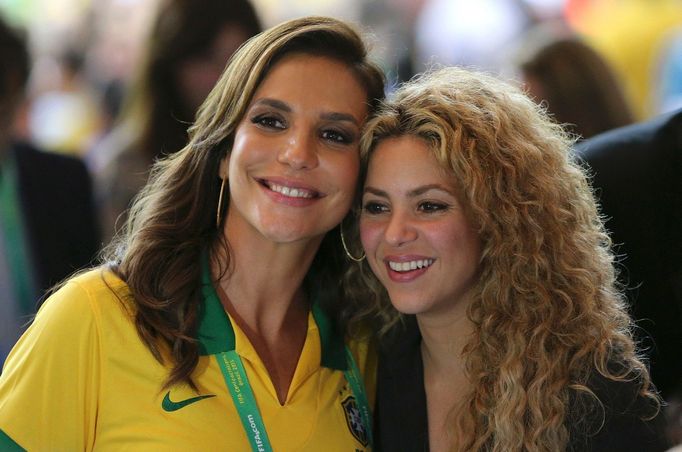 Singer Shakira (R) from Colombia poses with Brazil singer Ivete Sangalo during the Confederations Cup final soccer match between Brazil and Spain at the Estadio Maracana