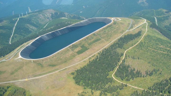 Elektrárna Dlouhé stráně prochází letní opravou. Prohlédněte si impozantní stavbu