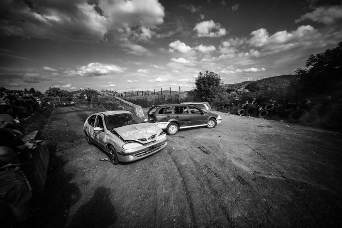 Kevin Ton: Crash Cars (fotoesej)